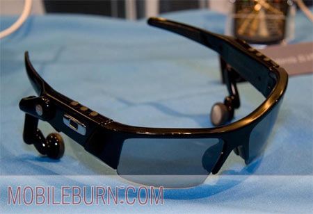 眼镜制造商oakley共同发布了由他们合作生产的第二款蓝牙太阳镜——o